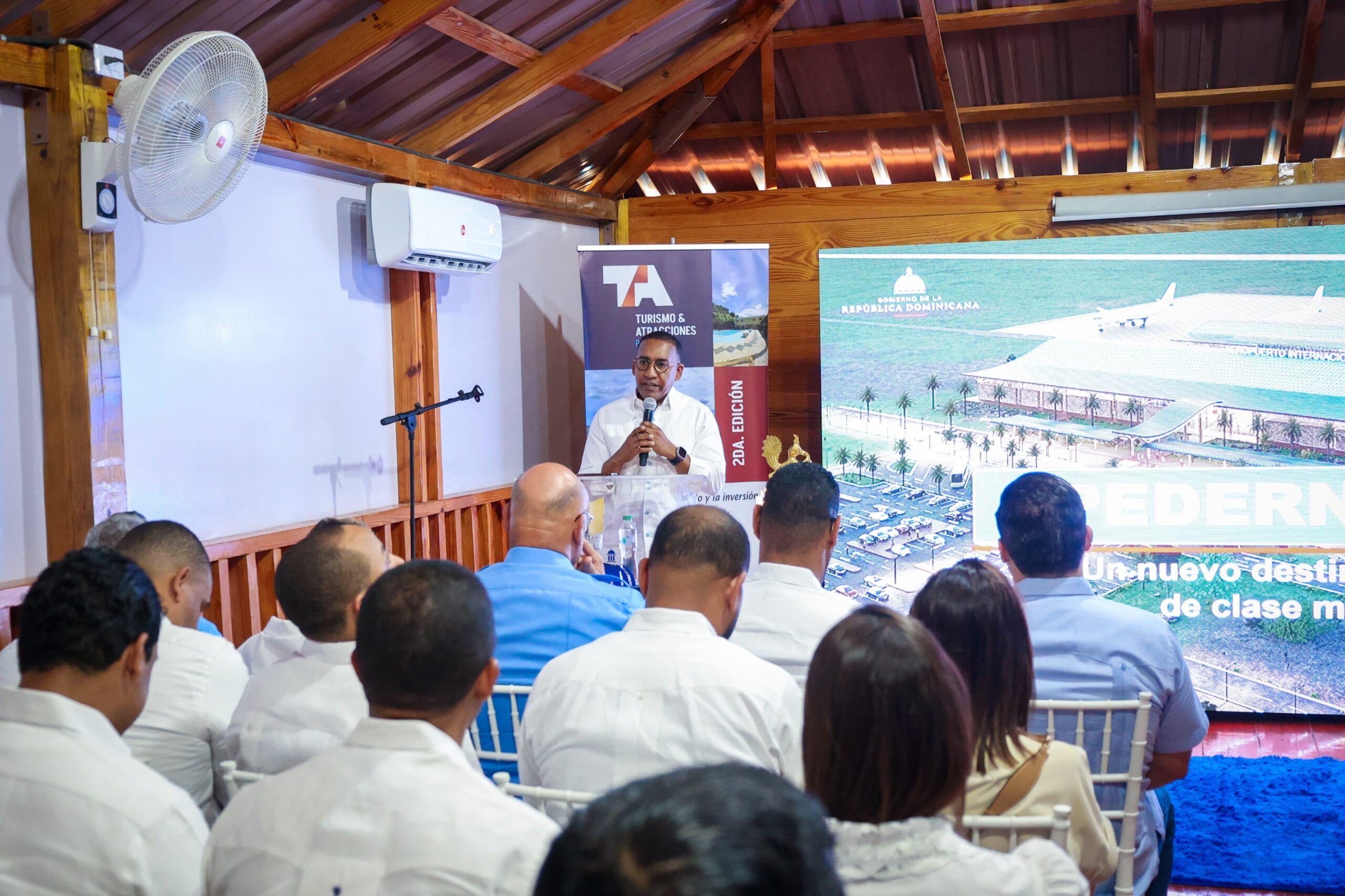 Víctor Pichardo resalta impacto de aviación con nuevo aeropuerto internacional de Pedernales