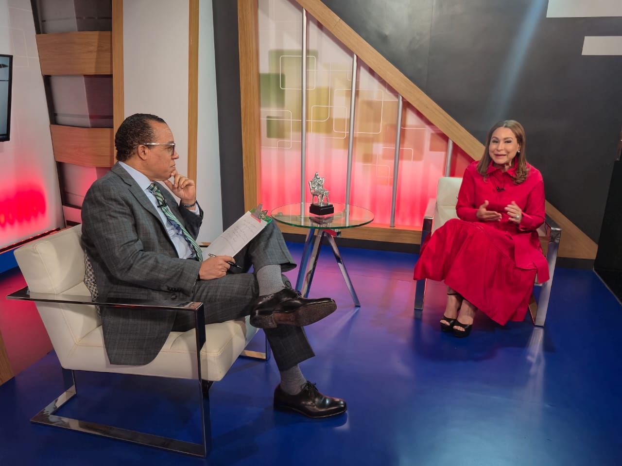 Ministra de la Mujer urge apresar oficial PN que mató dos mujeres en la Vega y a quien violó y dio muerte a Paula Santana