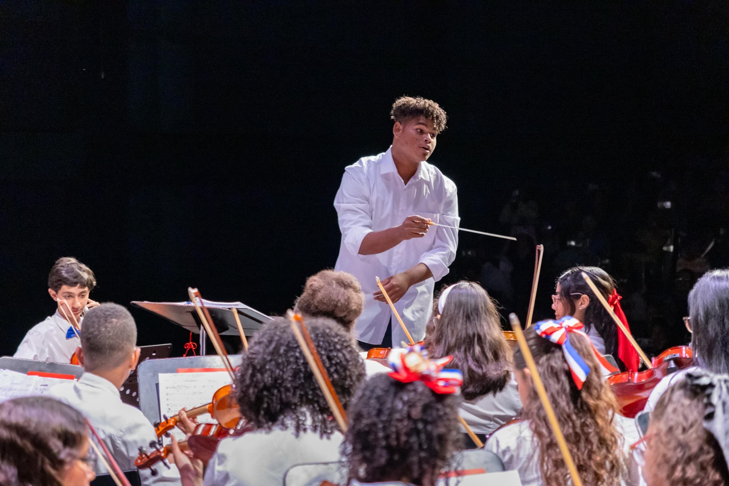 Héctor Emmanuel Almánzar García: Un talento dominicano que conquista la música clásica internacional