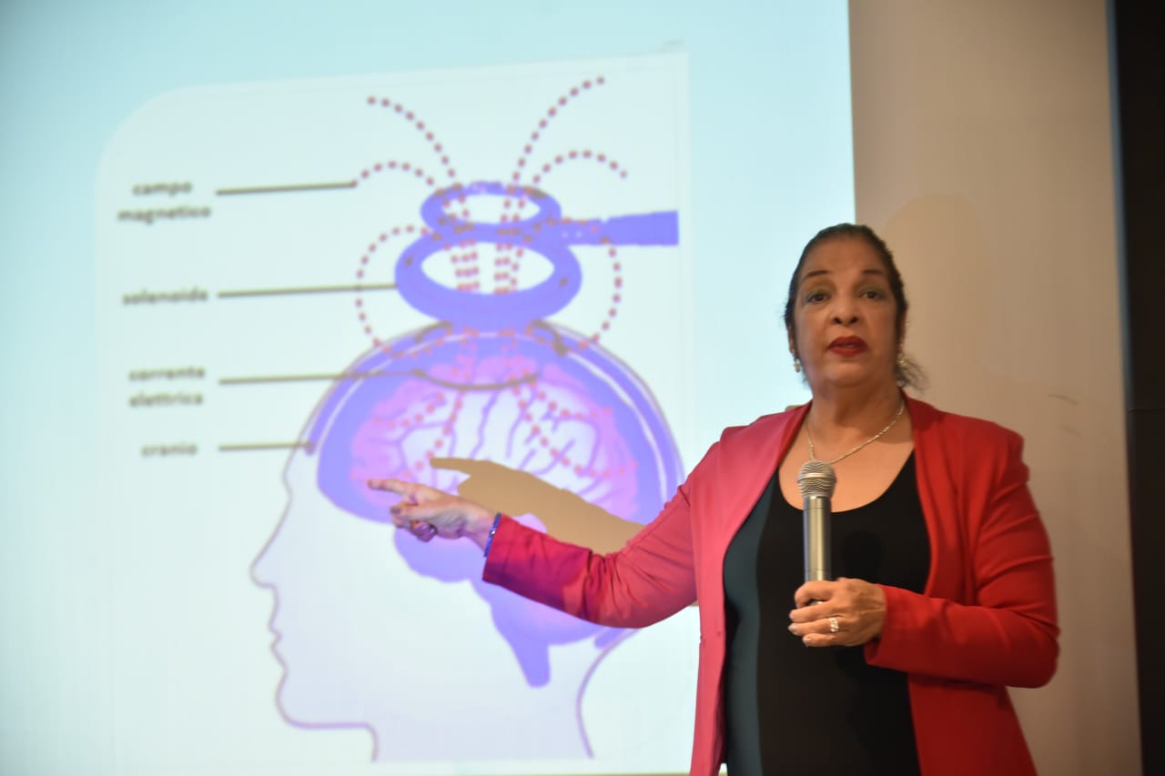 Realizan conferencia sobre salud mental y nuevas terapias de neuromodulación en RD