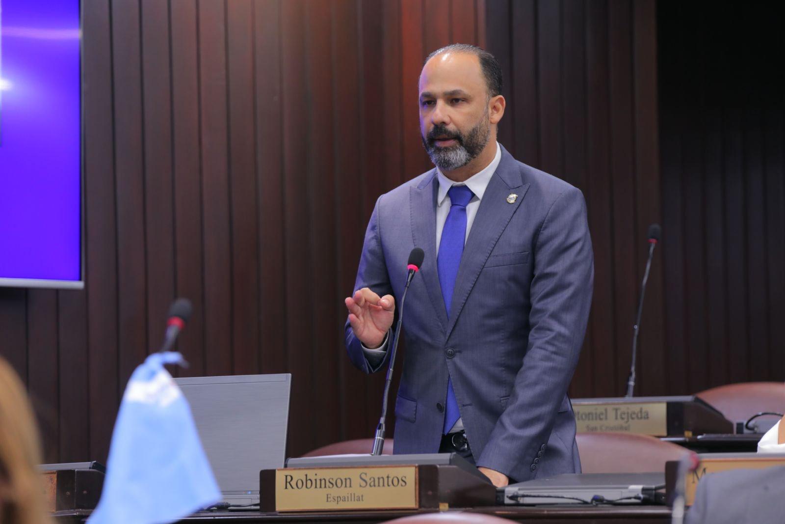 Diputado presenta iniciativas que busca aumentar cobertura medicamentos ambulatorios