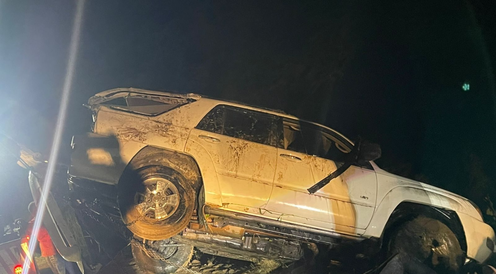 Accidente en Montecristi deja dos muertos y 16 heridos en ruta migratoria ilegal