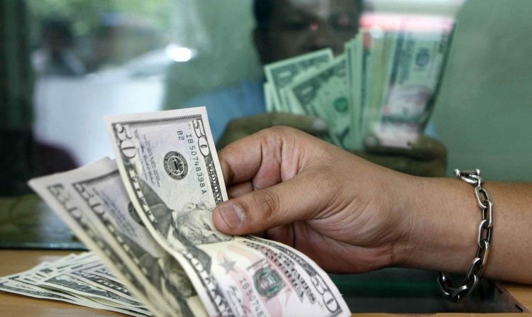 El dólar era vendido este miércoles a RD$62.54