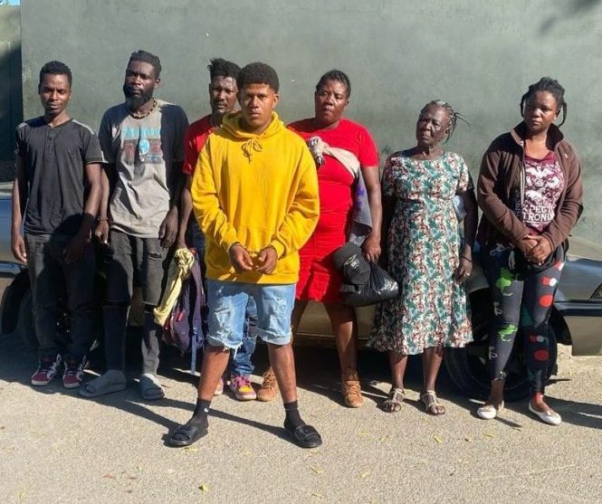 Detenidos 5 dominicanos por tráfico haitianos sin documentos