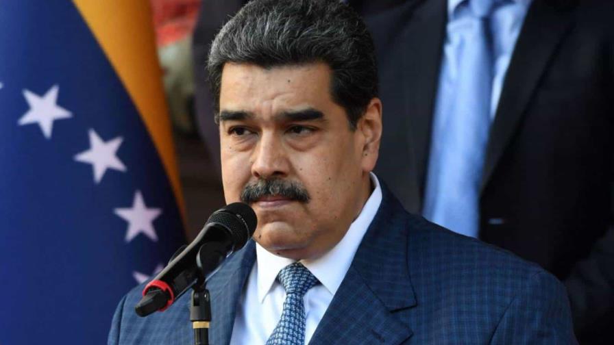 Maduro tiende "alfombra roja" a inversionistas petroleros tras salida de Chevron de Venezuela