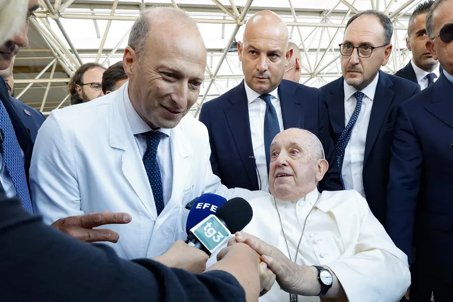 La recuperación del Papa Francisco: Entre riesgo y esperanza