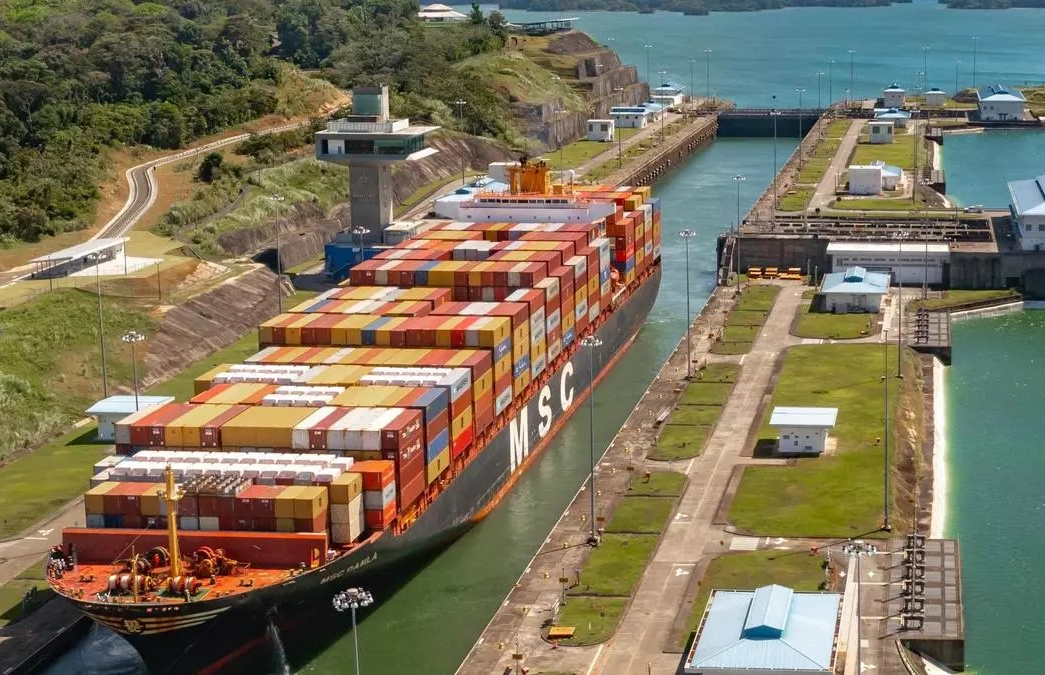 Consorcio EEUU compra puertos operados por China en Panamá