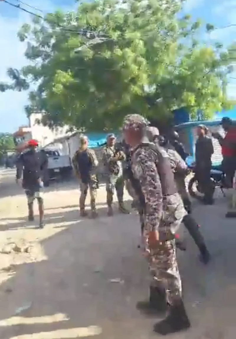 Operativo migratorio sorpresa en Mata Mosquito deja cientos de detenidos