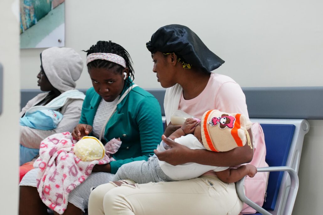 Gobierno implementará nuevos requisitos para la atención de parturientas haitianas en hospitales públicos