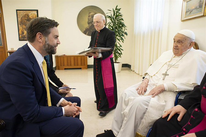 JD Vance lamenta la muerte del papa Francisco tras su último encuentro en el Vaticano