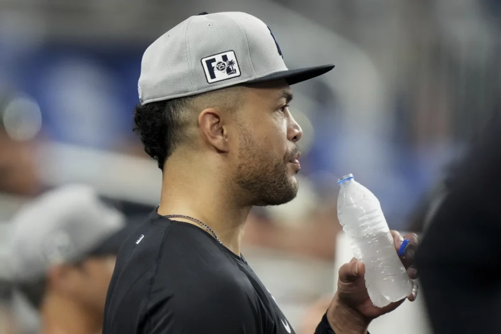 Giancarlo Stanton confirma que seguirá usando bates torpedo tras su lesión