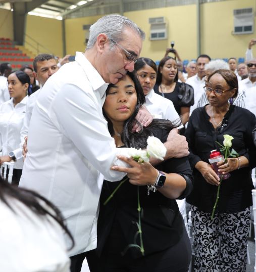 Abinader asiste a misa en Haina en memoria de las víctimas del Jet Set
