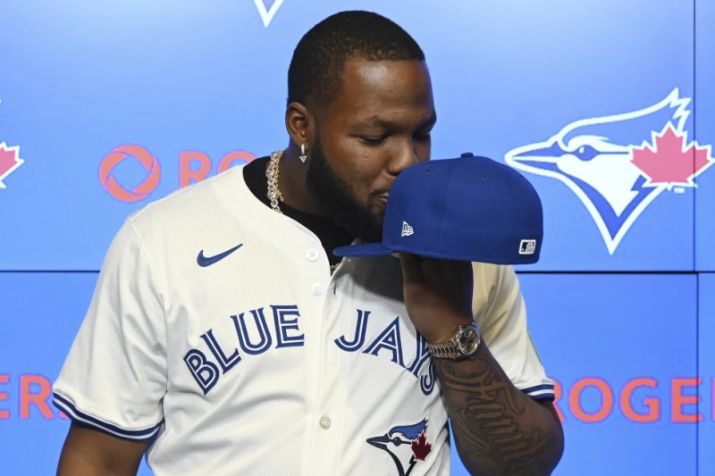 Vladimir Guerrero Jr. firma contrato histórico con los Blue Jays por $500 millones