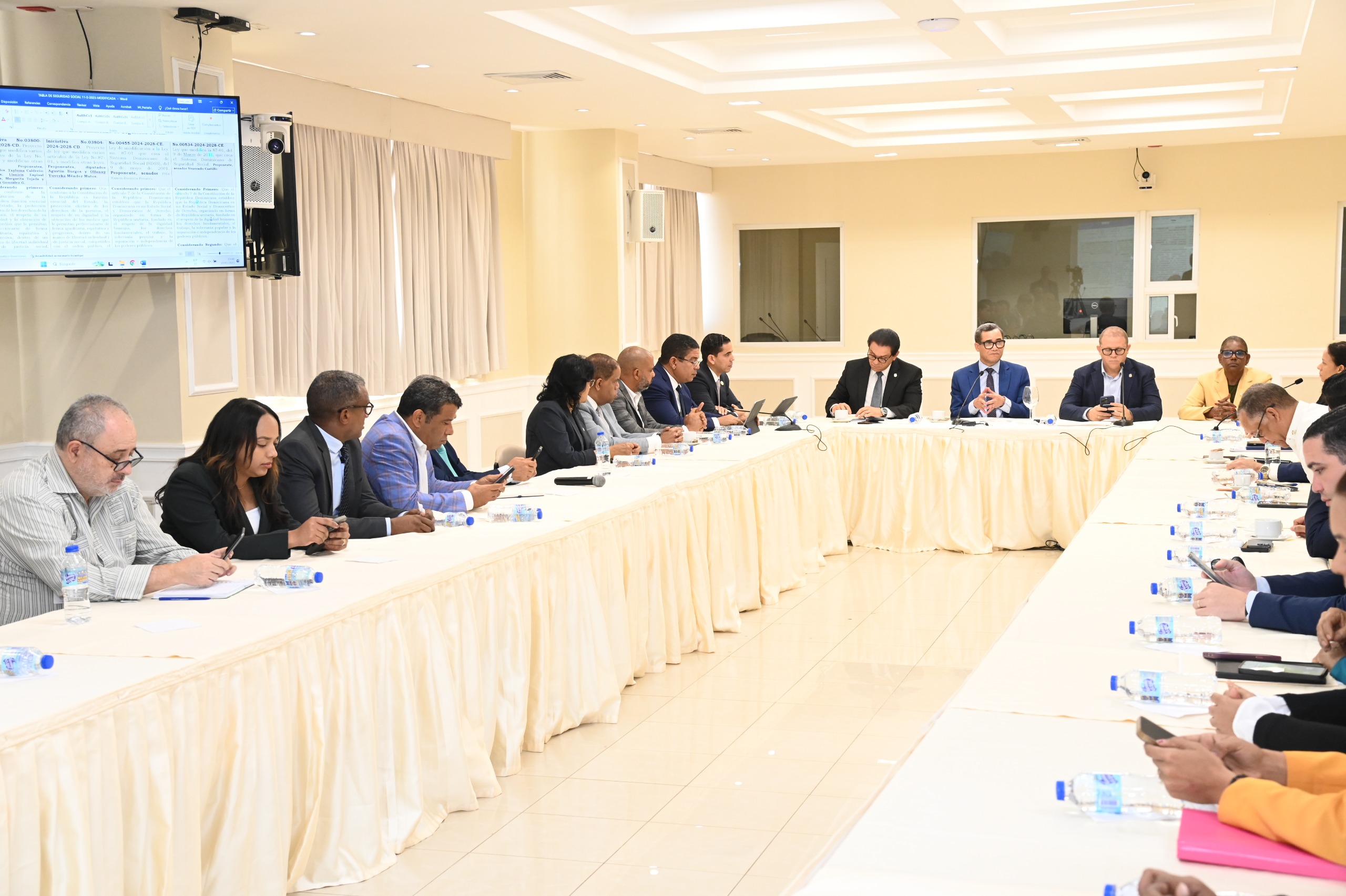 Comisión Bicameral escucha opinión presidente Consejo Nacional de la Seguridad Social sobre modificación Ley 87-01