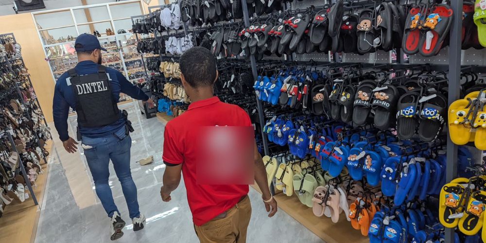 PN y MP realizan allanamiento en tienda de La Vega por comercio ilícito