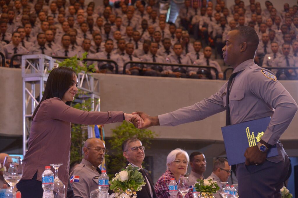 3,048 nuevos agentes graduados dentro del programa de Reforma y Transformación de la Policial Nacional saldrán a las calles