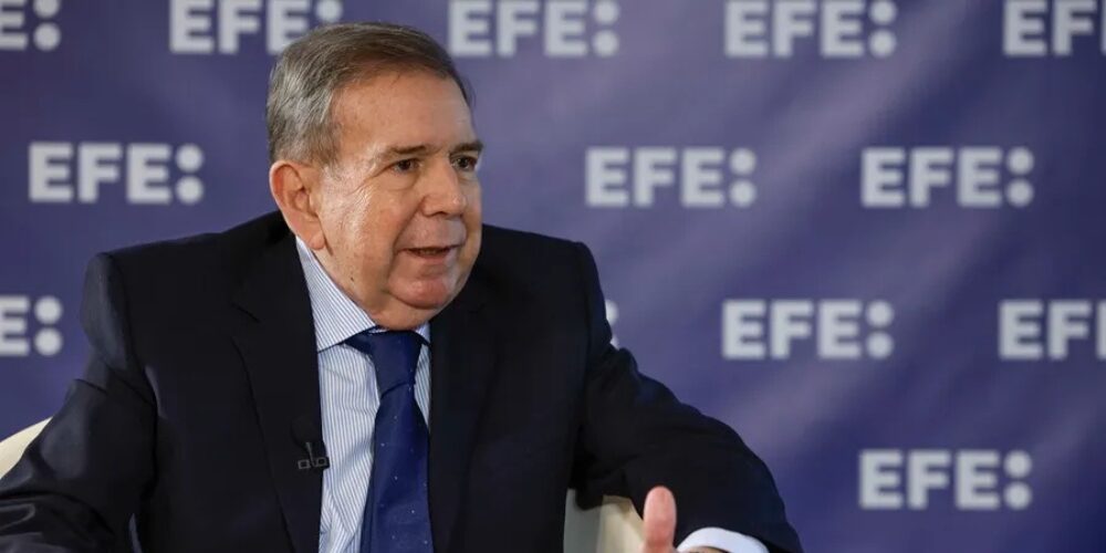 Edmundo González hospitalizado en Madrid por baja tensión
