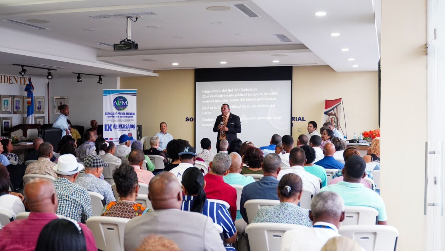 Foro comunitario aborda los retos de la democracia en República Dominicana