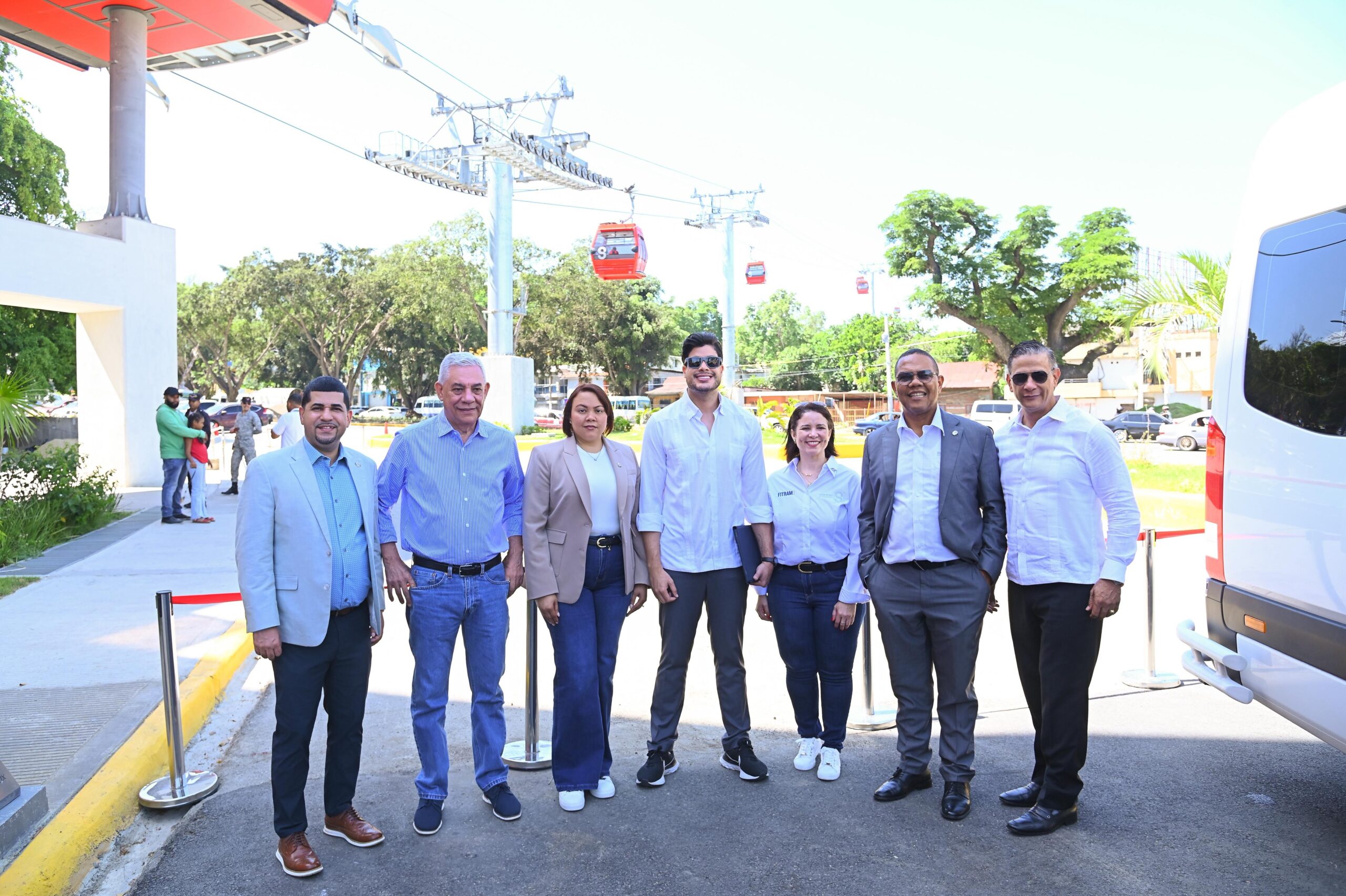 Diputados supervisan avances de la Línea 1 del Monorriel y Teleférico en Santiago