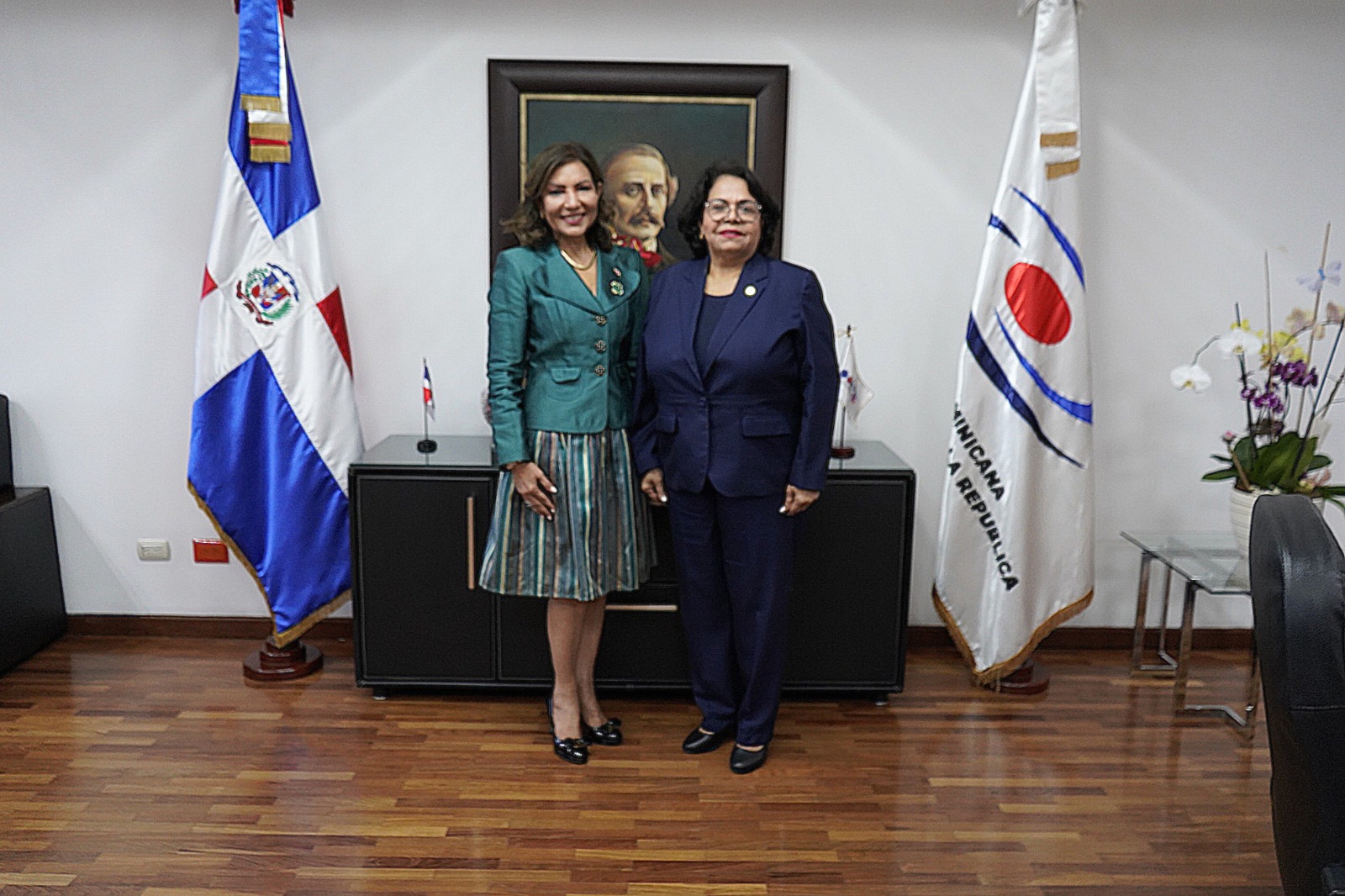 Presidenta de la CCRD, Emma Polanco, recibe en su despacho a Geanilda Vásquez para fortalecer lazos internacionales
