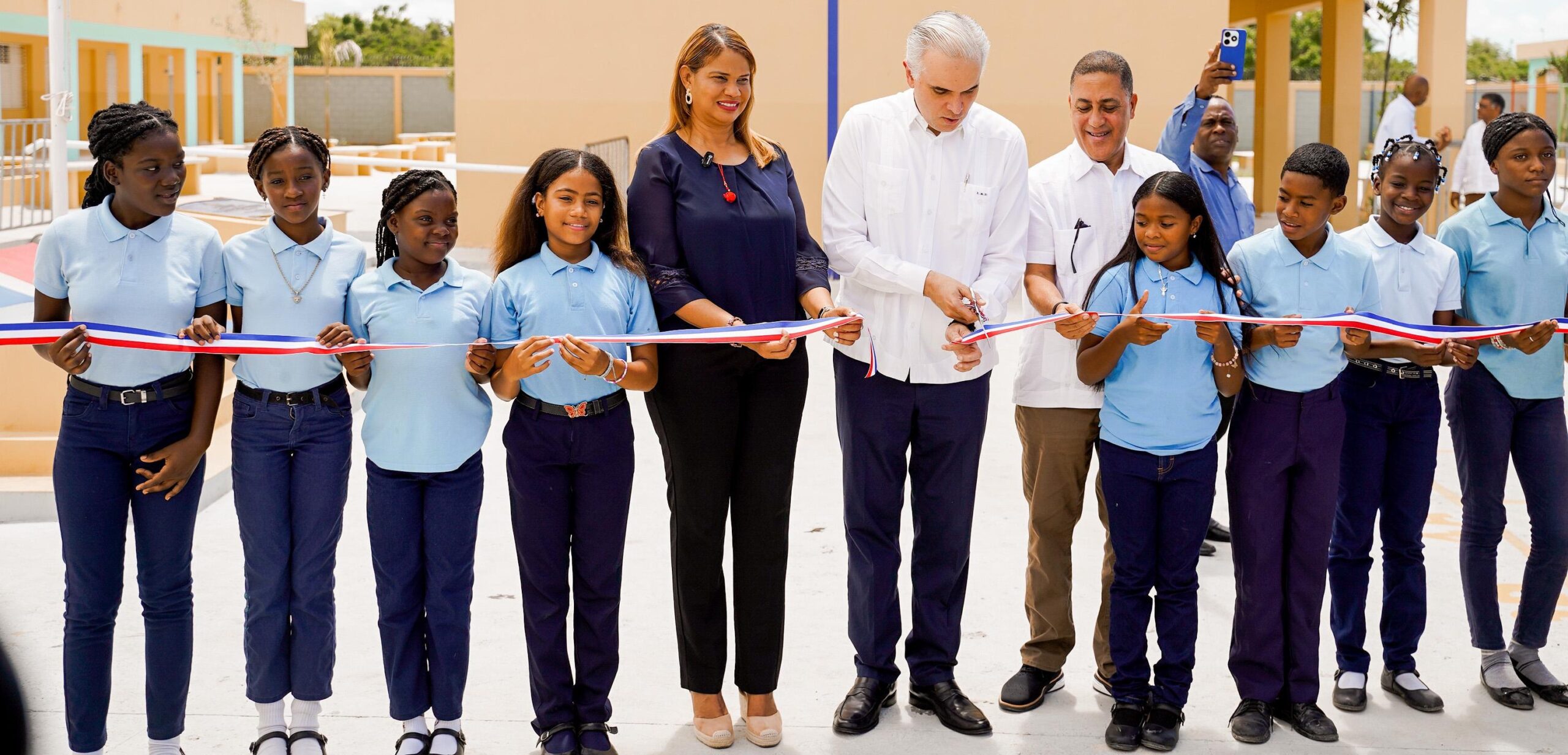 Ministerio de Educación entrega centro educativo en Villa Hermosa en La Romana