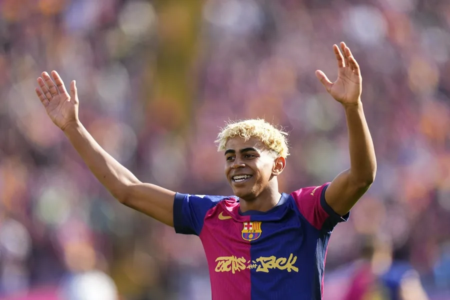 Lamine Yamal amplía su contrato con el Barcelona hasta 2031