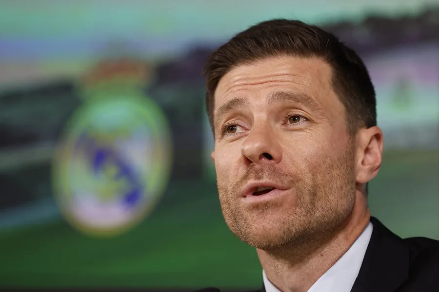 Xabi Alonso firma su contrato como entrenador del Real Madrid hasta 2028