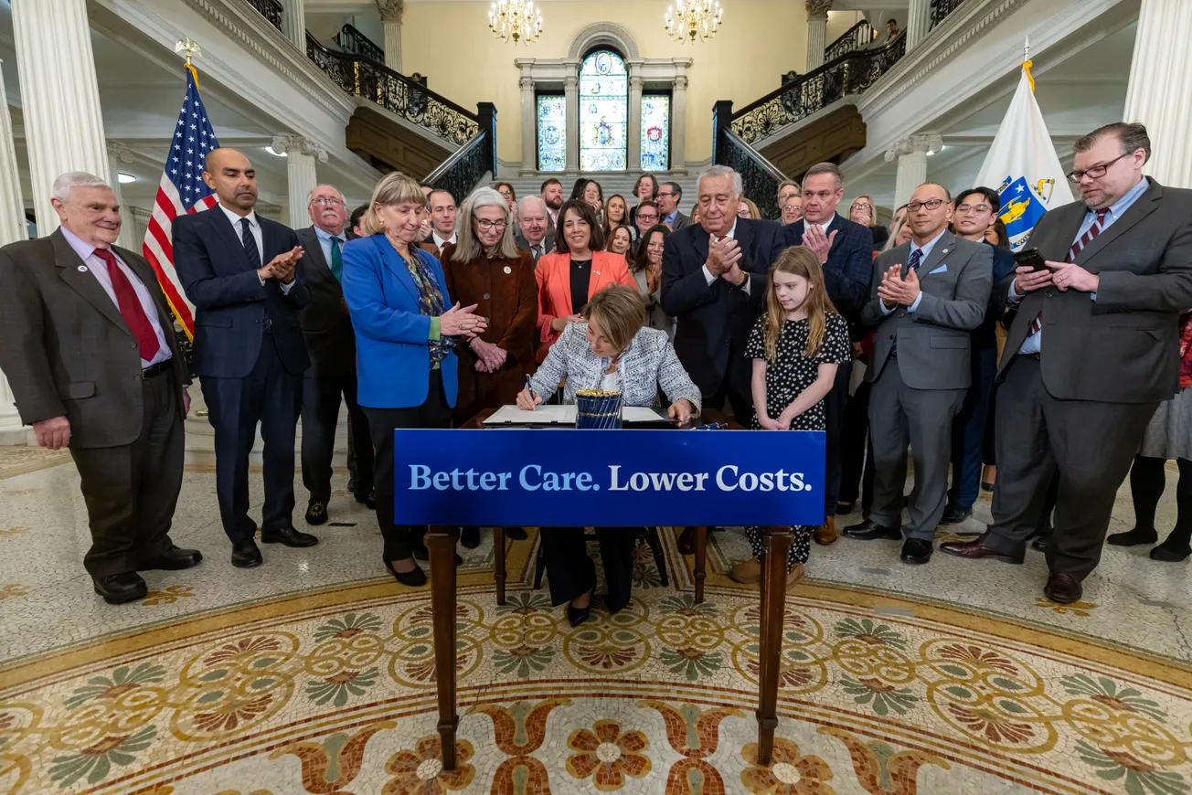 Massachusetts lidera en acceso y costo de atención médica, según nuevo informe