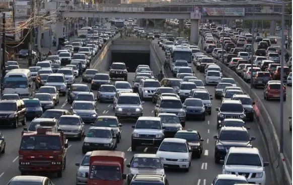 Instituciones públicas ajustan horarios para mitigar congestión vehicular en el Gran Santo Domingo