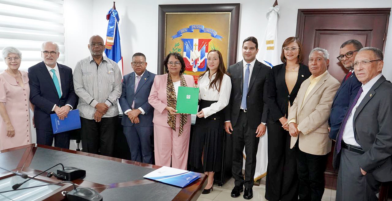 Senado de la República reconoce varias personalidades del Arte y la Cultura Dominicana