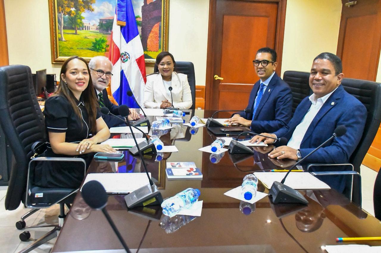 Comisión Especial que estudia proyecto de ley sobre libertad de expresión escuchó a representantes de Participación Ciudadana