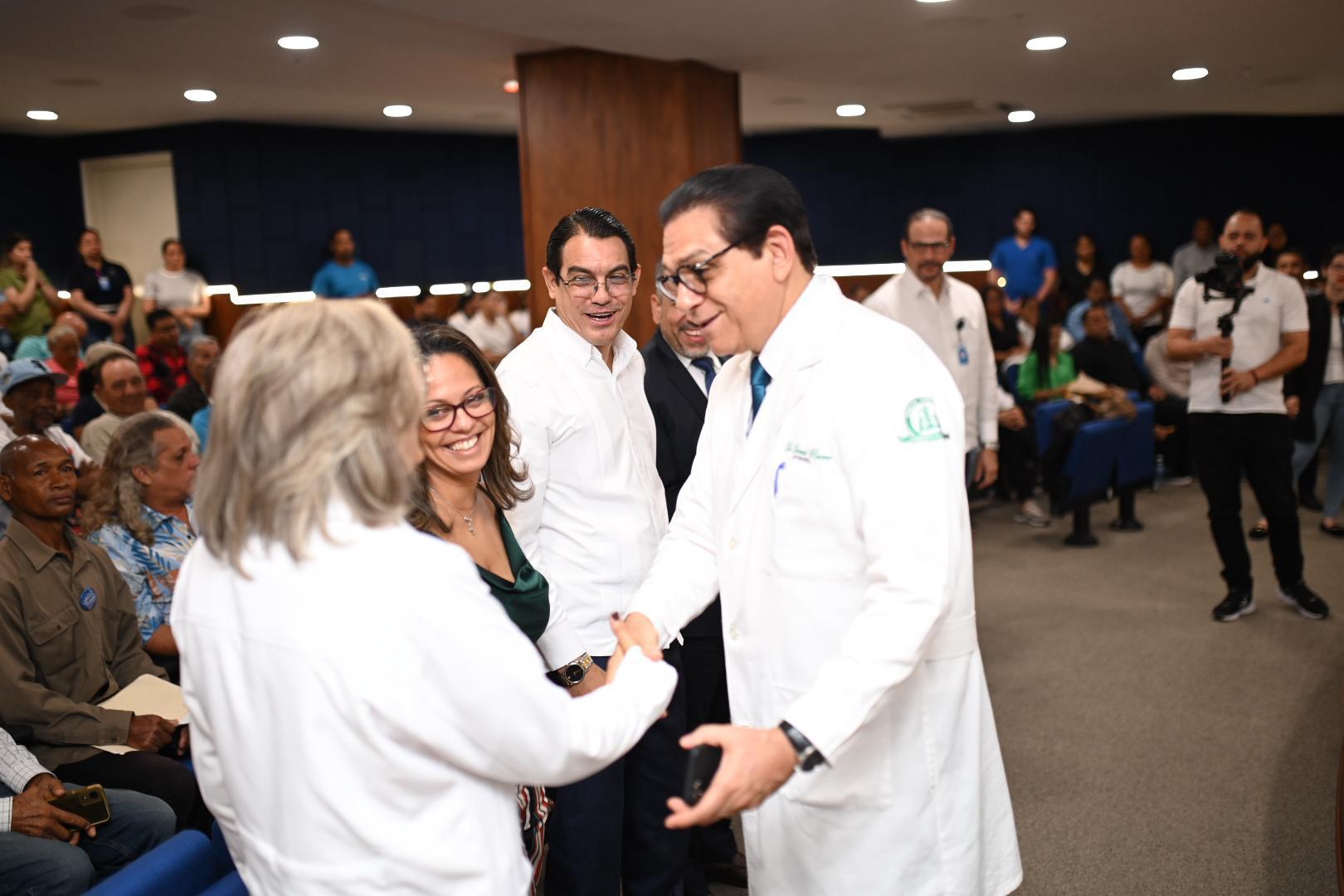 Senador Daniel Rivera invierte un millón 40 mil 900 pesos en programa ‘Sonrisa Santiaguera’Estarlin Canelo