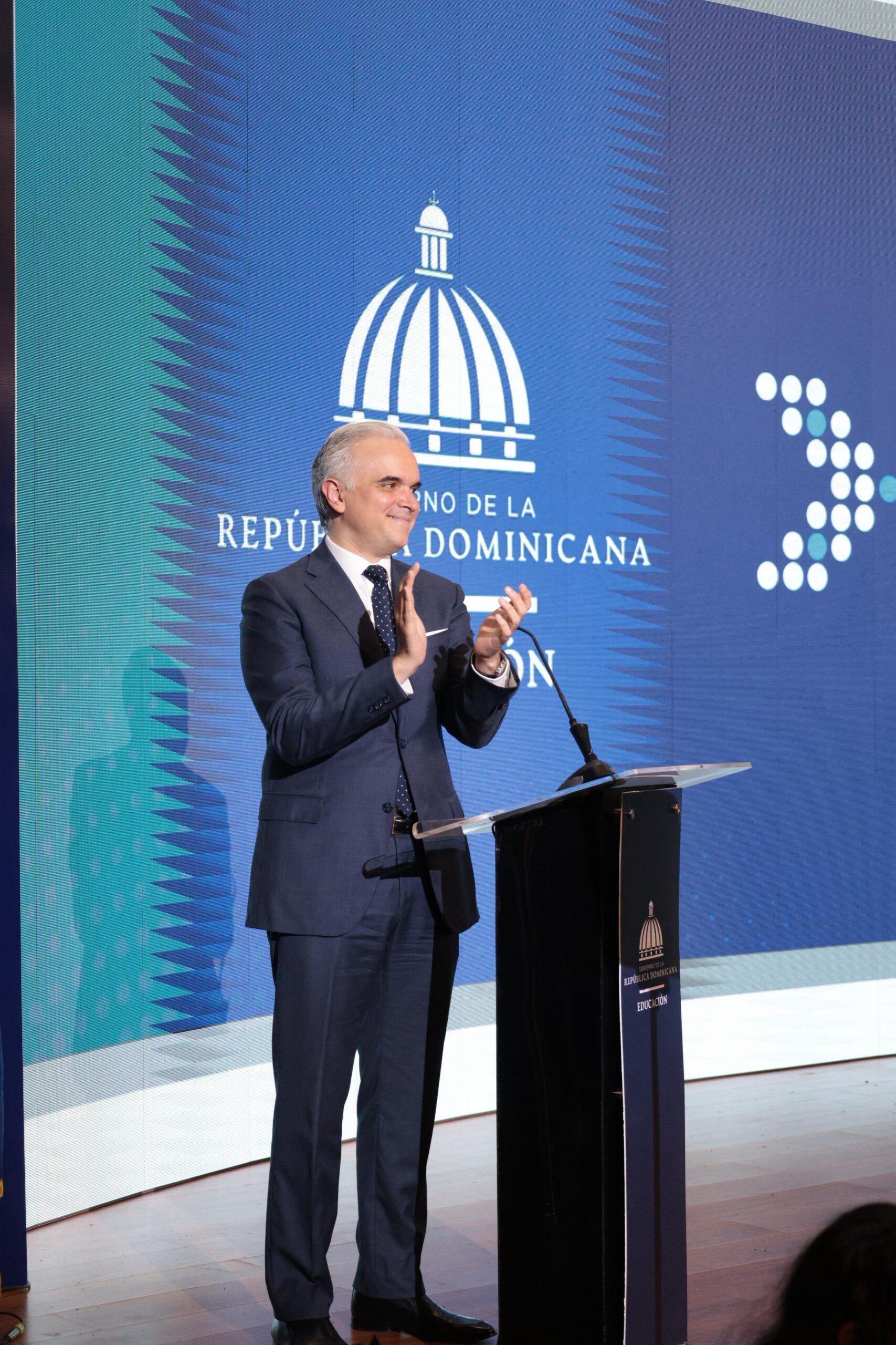 Ministro Luis Miguel De Camps presenta hoja de ruta para potenciar sistema preuniversitario