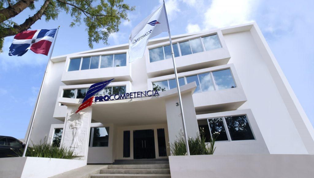 Pro-Competencia investiga posible colusión en licitaciones de Comedores Económicos