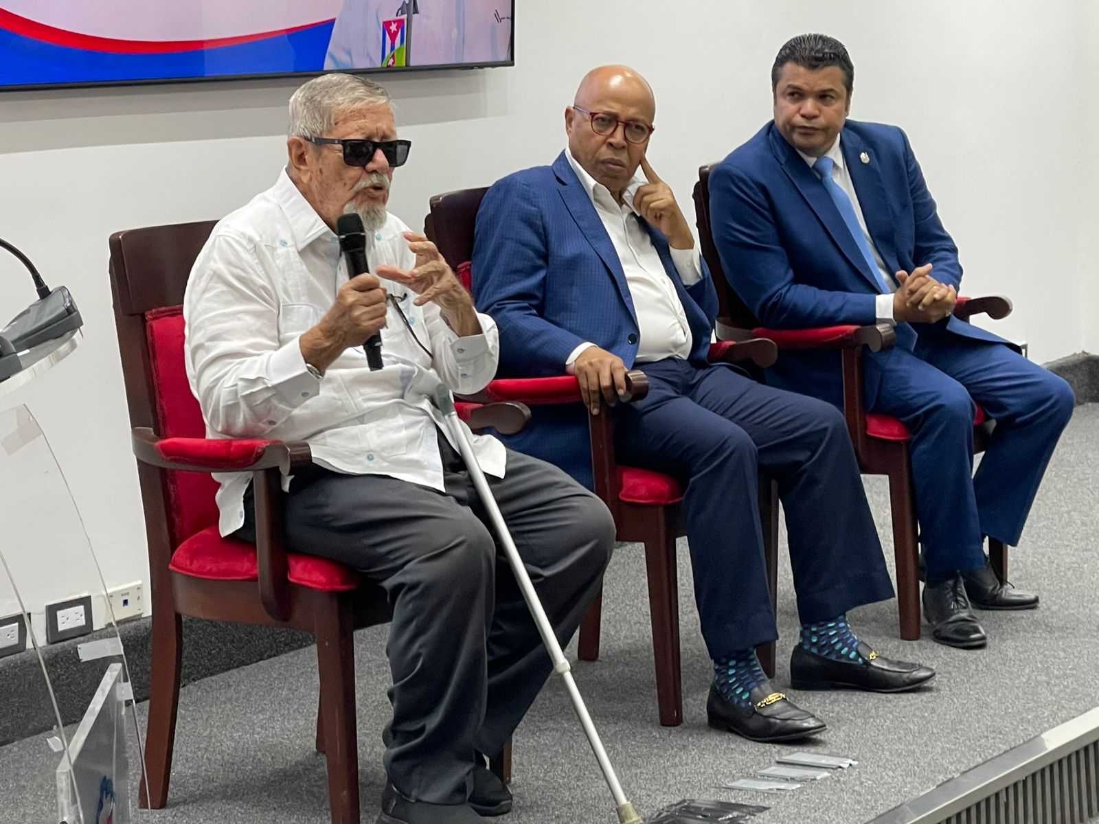 Cámara de Diputados entrega pergamino de reconocimiento a Delio Gómez Ochoa