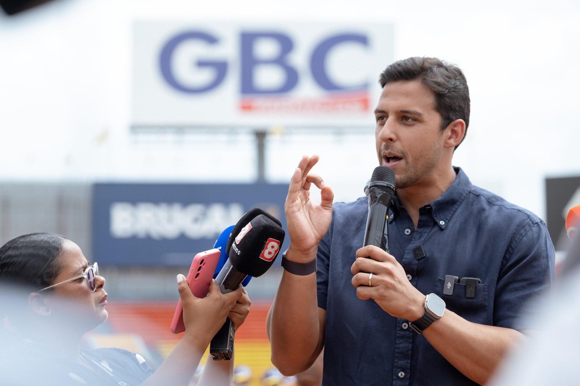 Con el apoyo de GBC Farmacias inauguran torneo de béisbol de la Liga Universitaria en Santiago