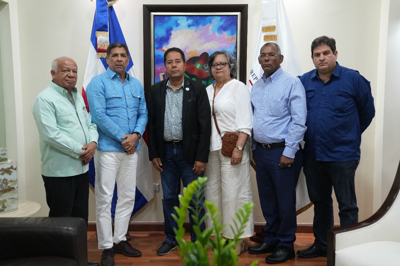 Veterinarios levantan paro tras reunión con el ministro Limber Cruz