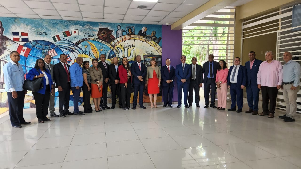 Facultad de Humanidades de la UASD inaugura primera Galería de Premios Nacionales vinculados a la academia