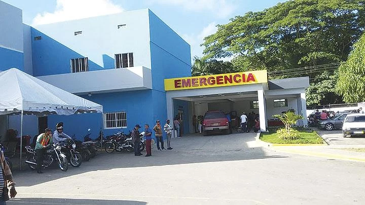 Hospital Dr. Toribio BencosmeHospital Dr. Toribio Bencosme enfrentado a la saturación de su UCI tras accidente en Jamao al NorteHospital Dr. Toribio Bencosme