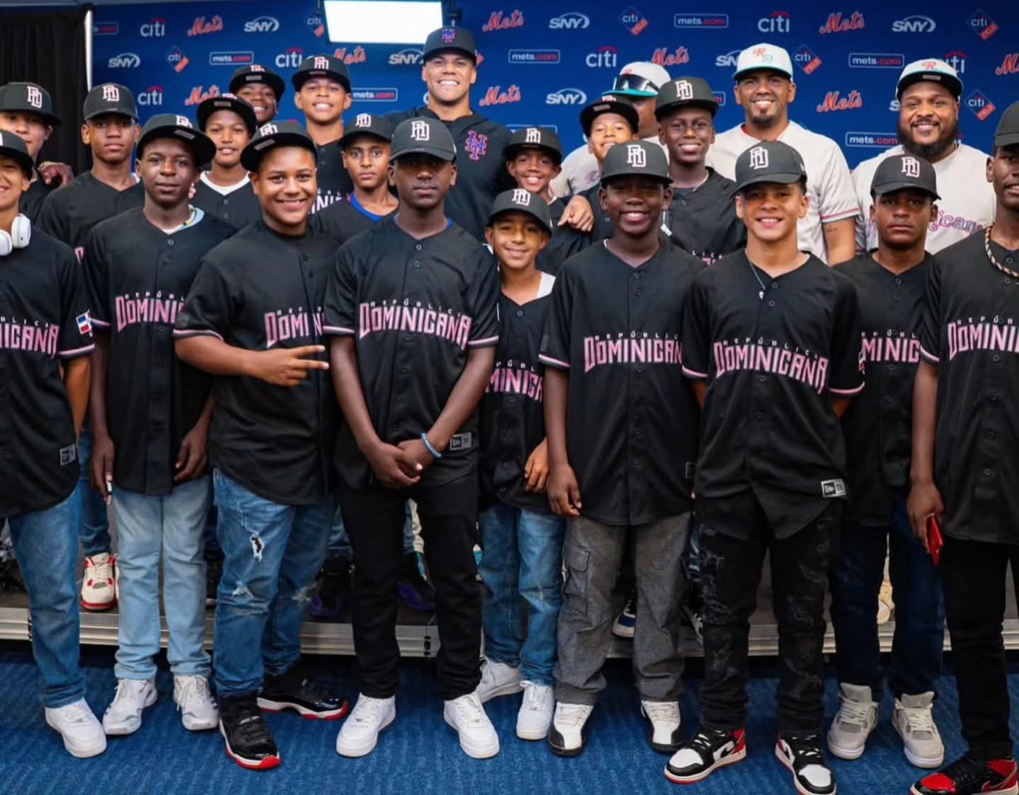 Juan Soto recibe a la Selección Sub-12 de República Dominicana y les dedica cuadrangular en el Citi Field