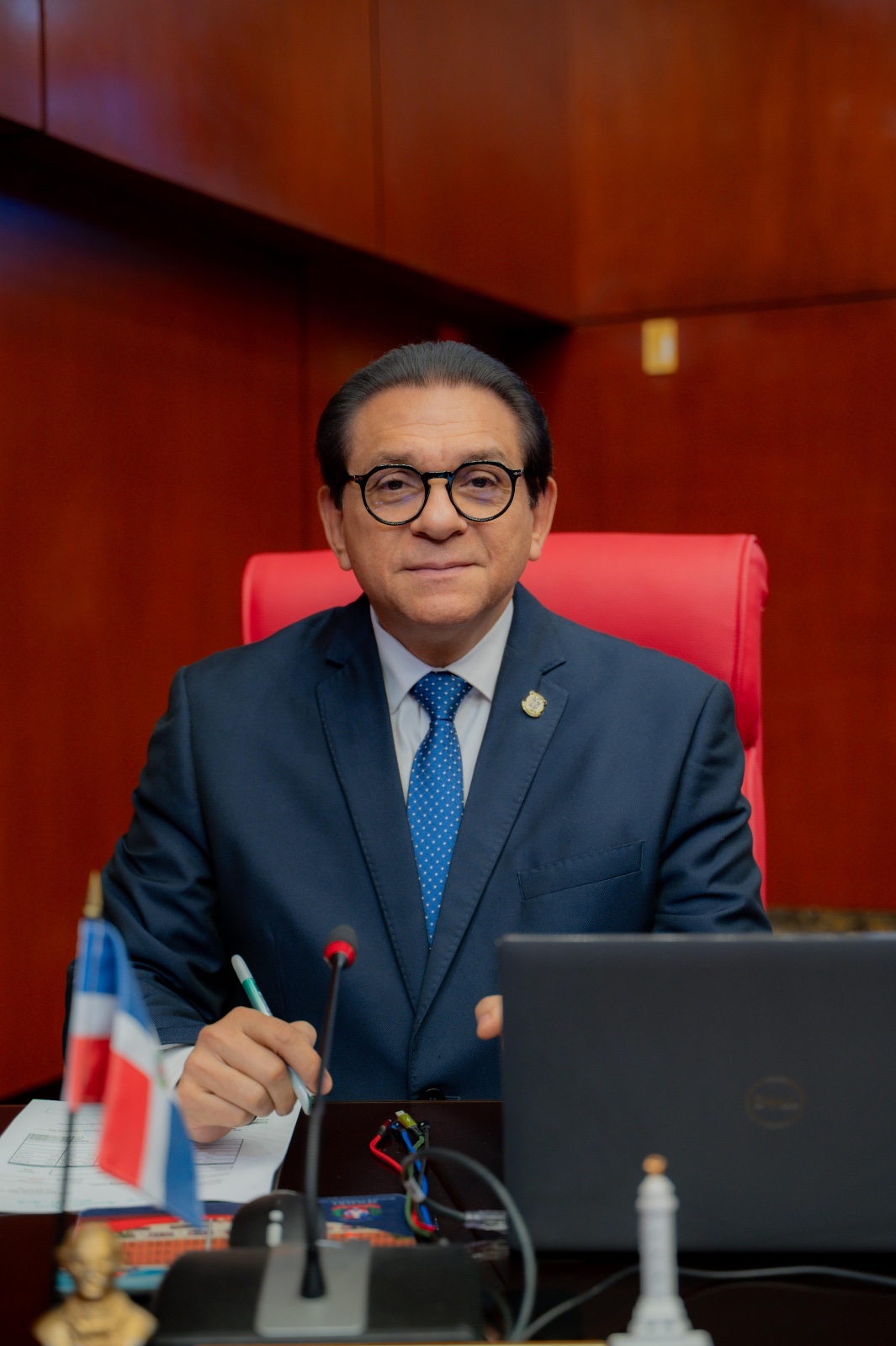 Gobierno garantiza cobertura de salud a 5.8 millones de afiliados al Senasa, afirma senador Rivera