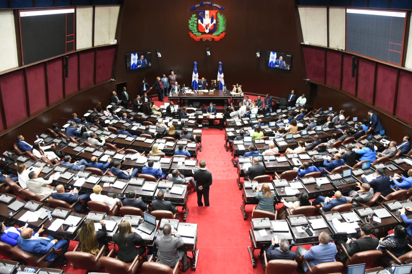 Diputados ratifican resolución que aprueba contrato de Fideicomiso Público para modernizar los mercados de Santo Domingo
