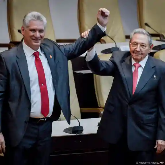 Cuba elimina límite de edad para asumir la presidencia en reforma constitucional aprobada por el Parlamento