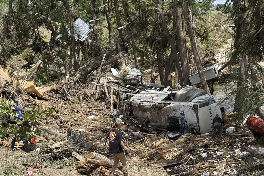 Más de cien desaparecidos tras las inundaciones en Texas, que dejan 133 muertos