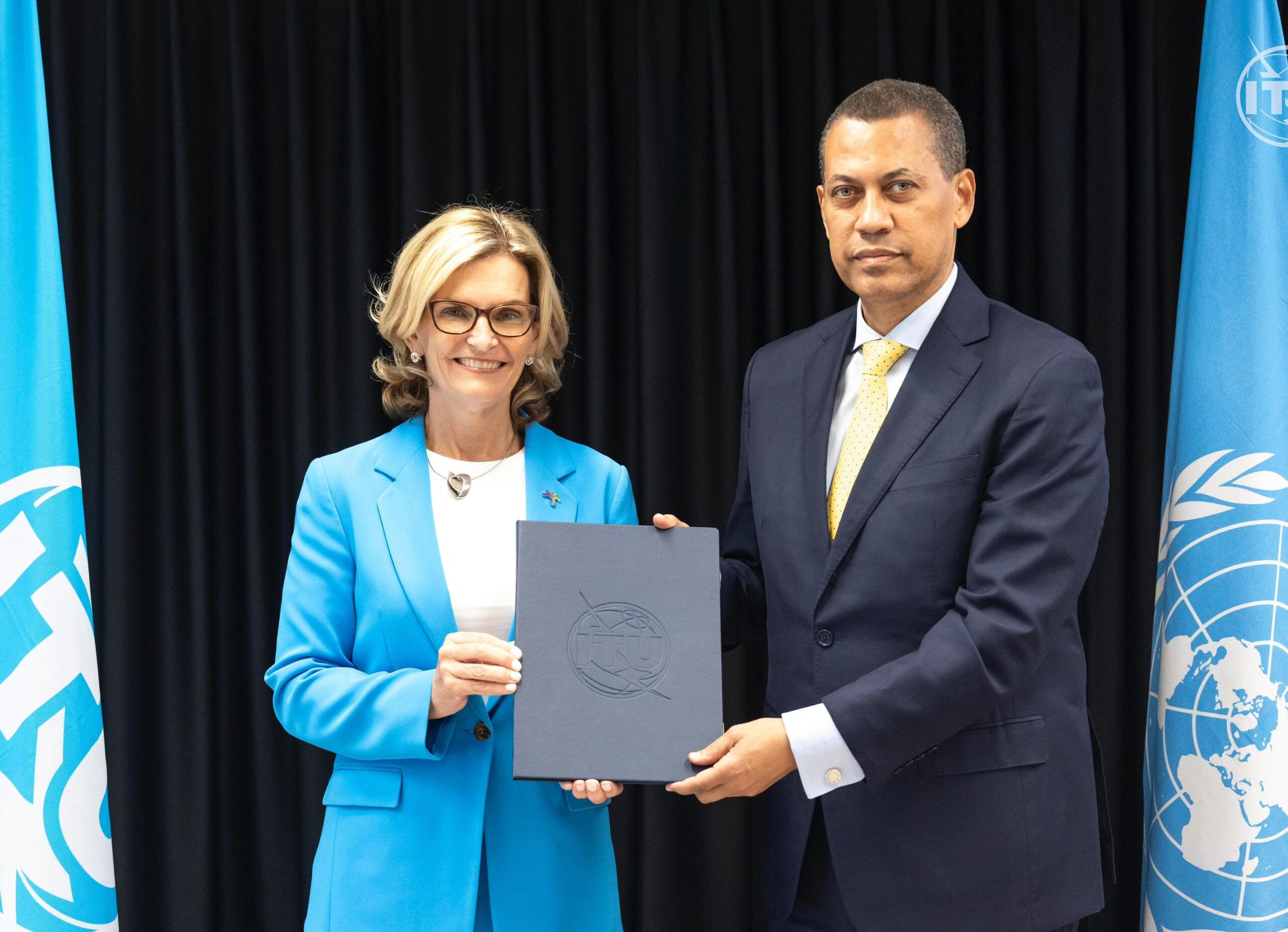 República Dominicana firma acuerdo con la UIT transformará dos provincias en ciudades inteligentes