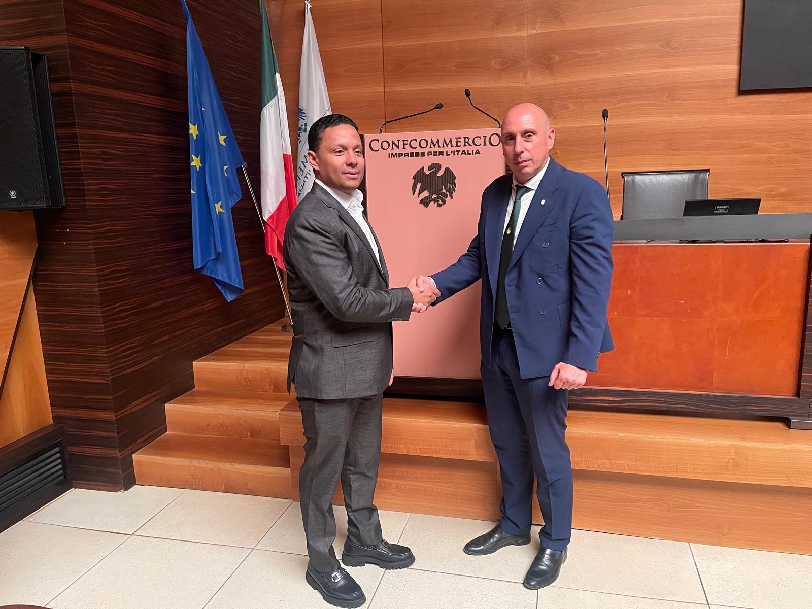 Delegación de diputados se reúnen con presidente de Federlogistica en Roman, Italia