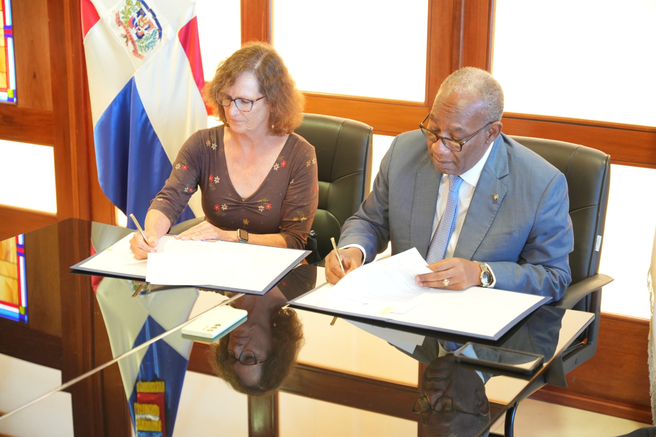 UASD suscribe acuerdo con la University of Massachusetts Amherst