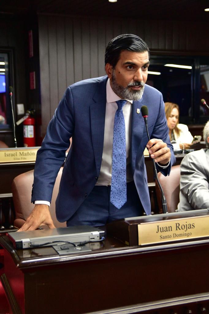 Diputado Juan José Rojas somete resolución para regular parqueo nocturno en zonas residenciales