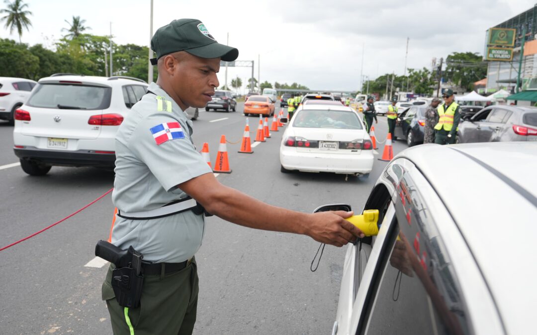 Autoridades llevan operativos simultáneos de alcoholimetría a autopistas Duarte y Las Américas