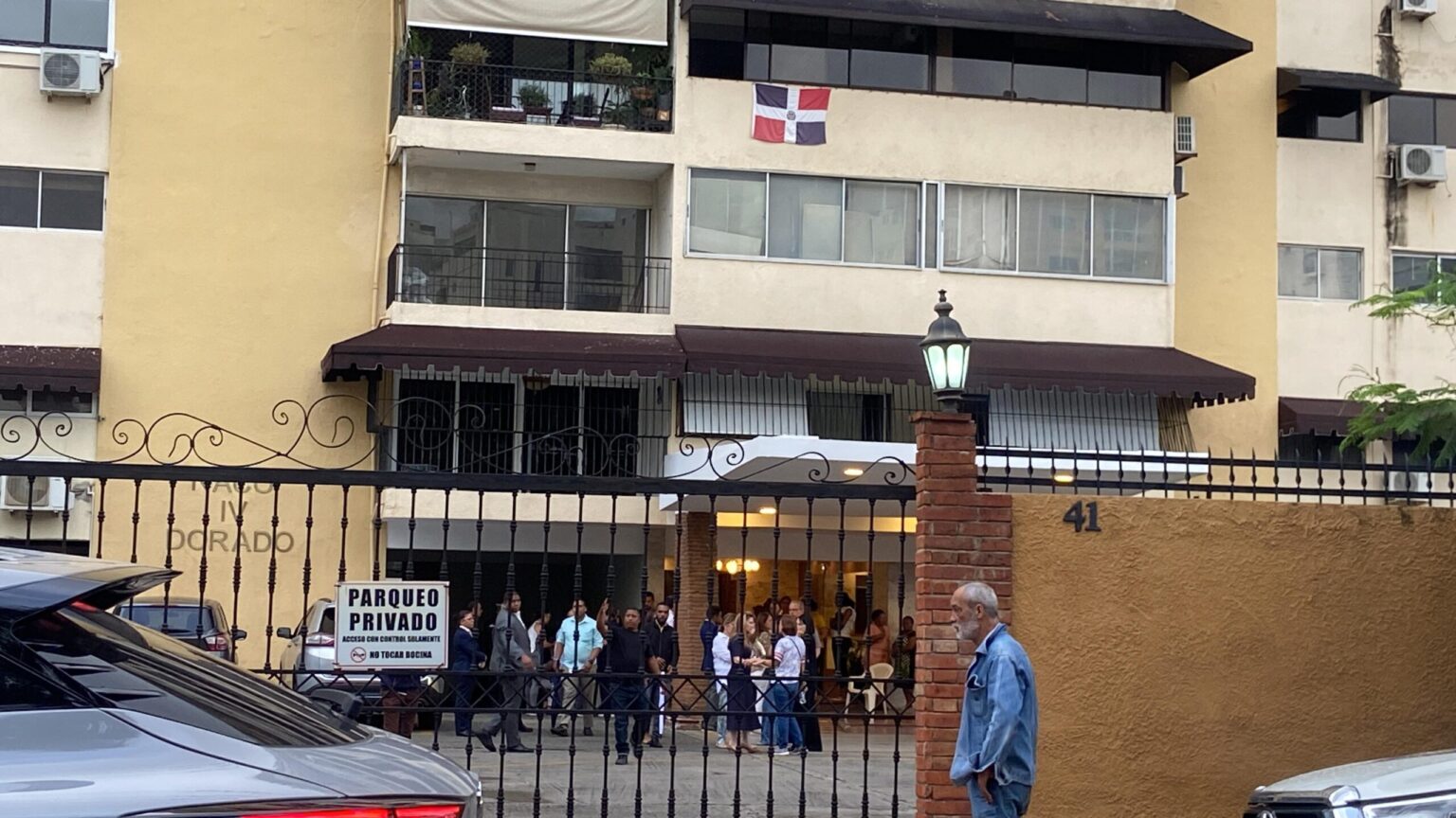 Mujer muerta y varios heridos en violento ataque en condominio Naco IV Dorado